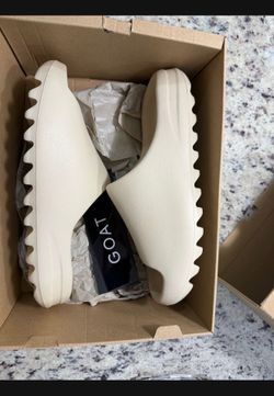 Adidas Yeezy  size 11