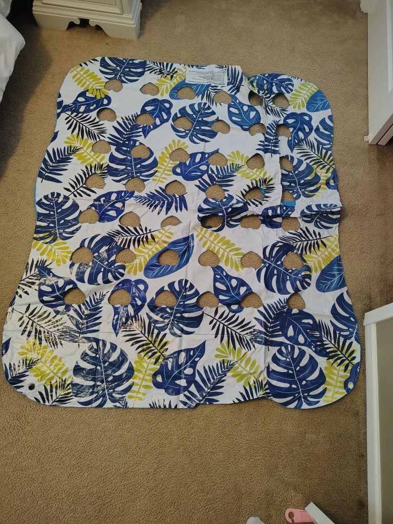 NEW BIG POOL FLOAT IT'S WIDE ENOUGH FOR 2 PPL. SEE PHOTOS. CASH PICKUP ONLY 