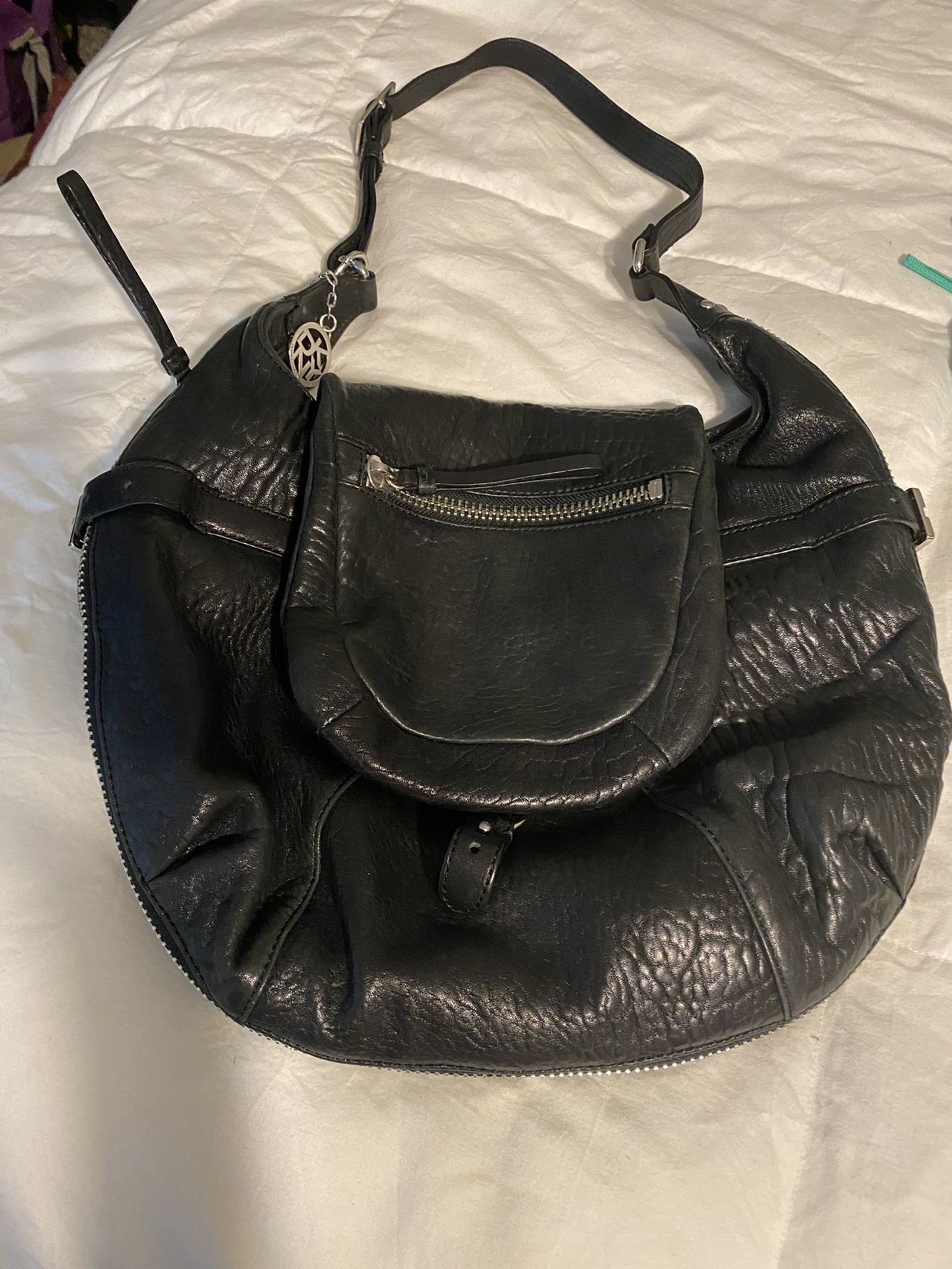 HEAVY LEATHER BLACK DKNY HANDBAG 