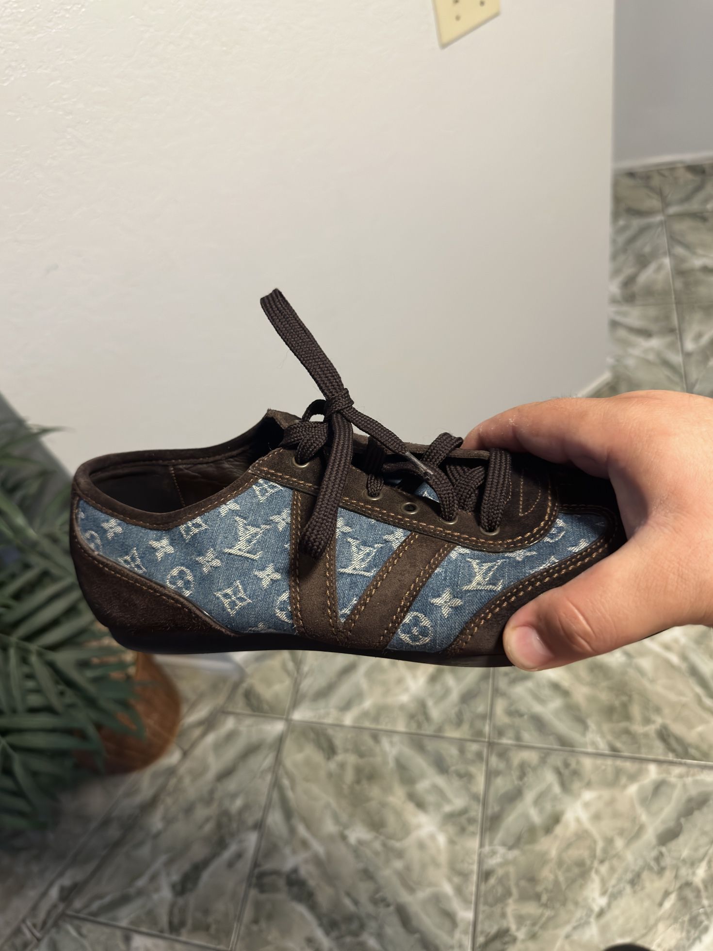 Louis Vuitton Trainer Sneakers Green White LV8 US9-9.5 for Sale in Diamond  Bar, CA - OfferUp