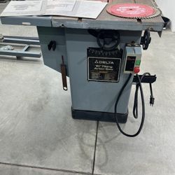 Delta Cabinet Makers Table Saw with Uni-Fence