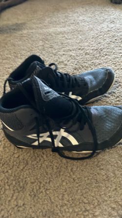 Wrestling shoes, size 6