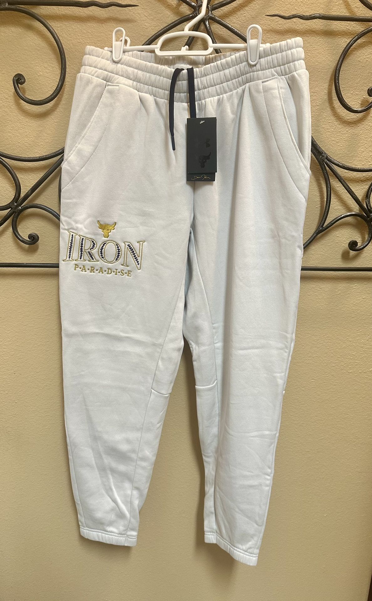 “IRON P•A•R•A•D•I•S•E” UNDER ARMOUR Rock Rival Jogger