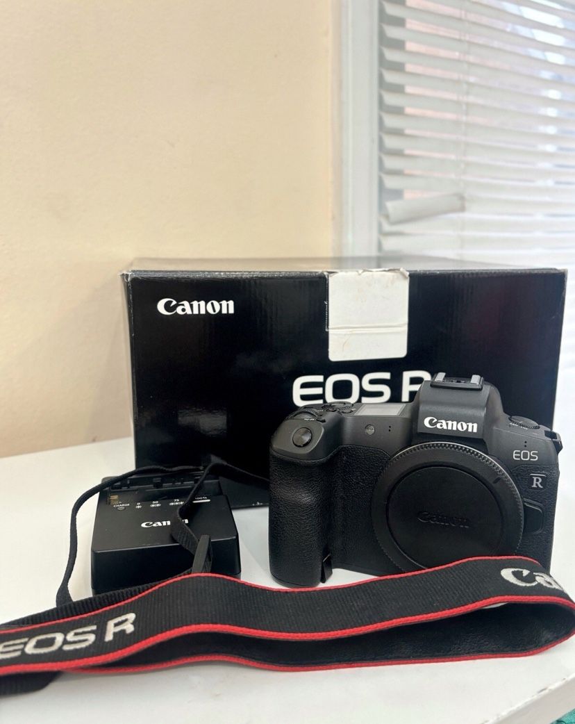 Canon EOS R 30.3MP Digital Camera Black (Body Only) with Battery and Charger