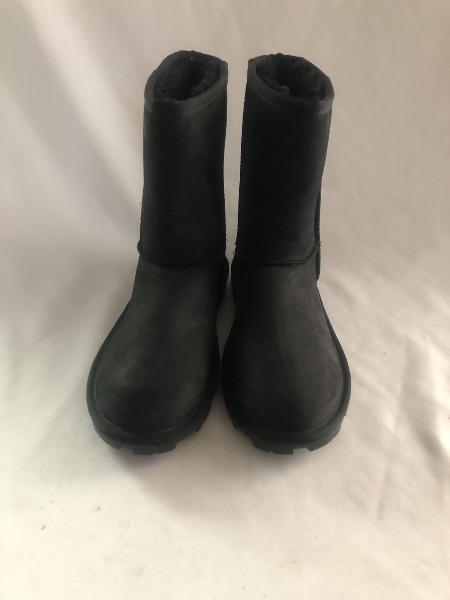 New UGG BOOTS For Women’s sz 7