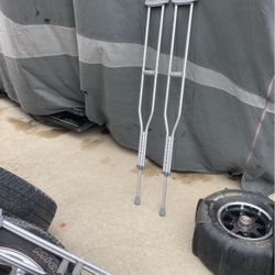 Adult Crutches 