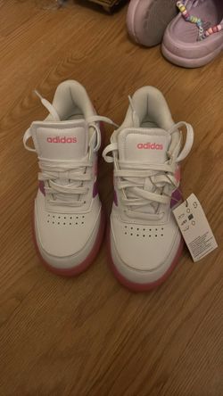 New Adidas Shoes Size 4