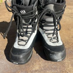 Murrow Women Snow Boots Size 8