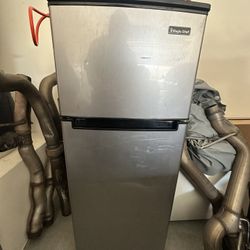 Magic Chef Mini fridge 