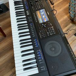 Yamaha PSR-SX920 Professional Arranger Keyboard 