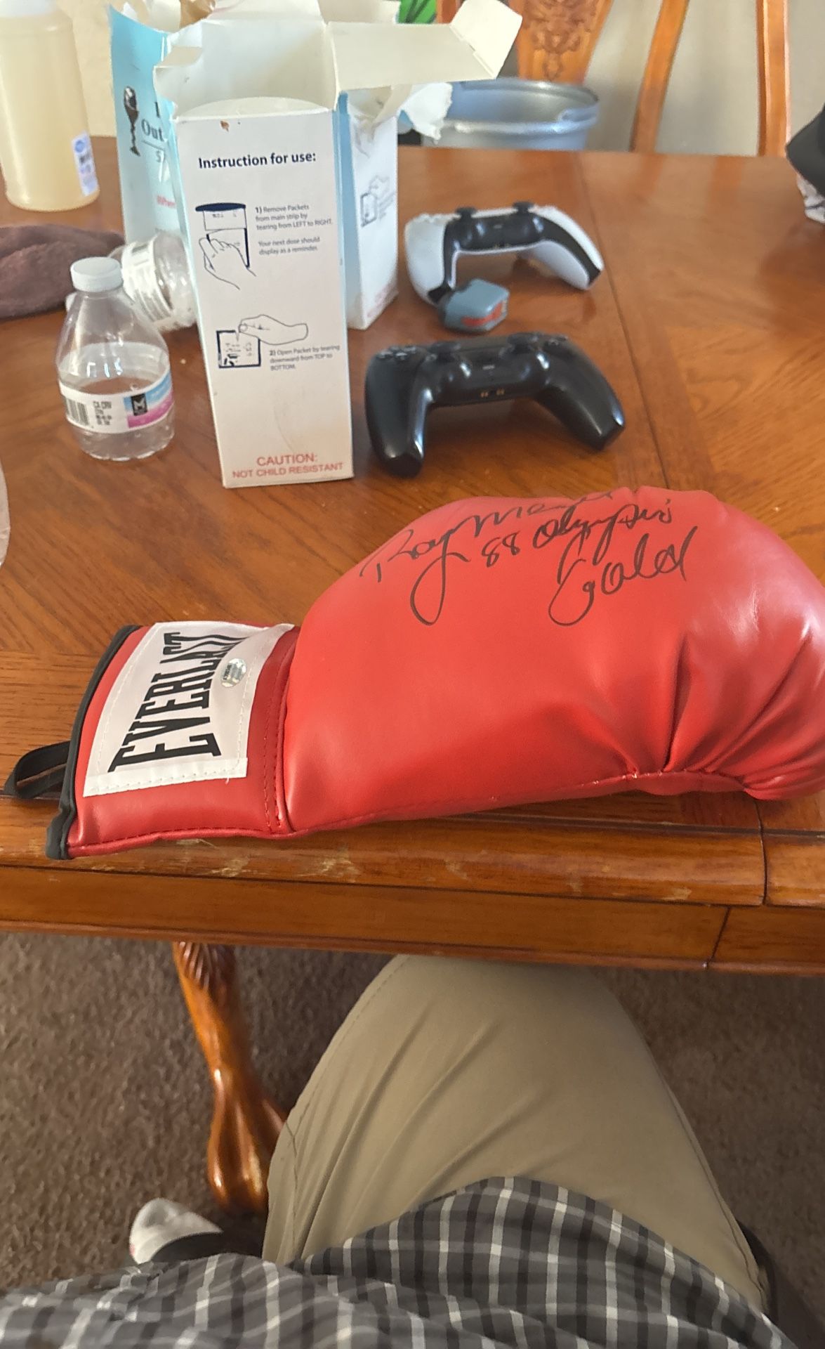 Collectible boxing glove, signed by Ray Mercer, authentic