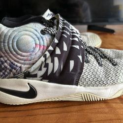 Kyrie 2 Tie Dye Size 7Y