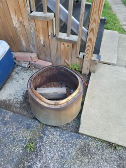 Smokeless fire pit