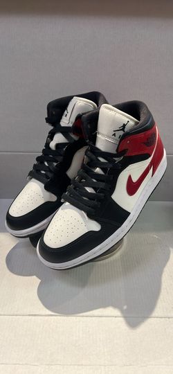 NIKE WOMANS JORDAN 1 MID “BLACK TOE”