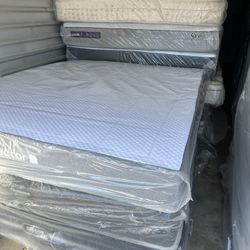 King Size Mattress And Box Spring 