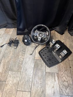 Logitech G920 STEERING WHEEL W PEDALS AND SHIFTER