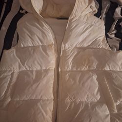 women White Puffer Vest Size Small