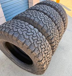 245 75 17 Bfgoodrich ko2 tires Con 80% de Vida Las 4