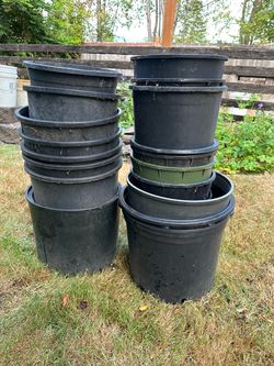 25+ pcs Black Plastic Nursery Pots