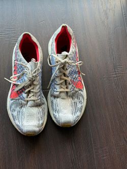 almost new woman shoes , size 10 , first person that brings $20 cash  Costa Mesa