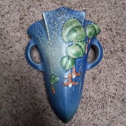 Roseville Fushia Wall Pocket