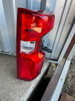 RIGHT SIDE TAIL LIGHT LD 2019-2025 CHEVROLET SILVERADO