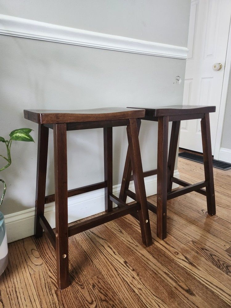 2 Solid Wood Bar Chairs Counter Height Stools