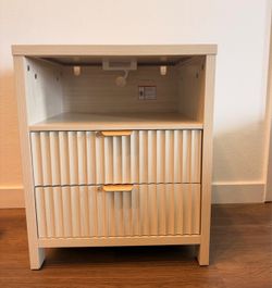 Modern Fluted Nightstand w/ Charging Station – Light Oak