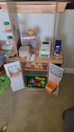 KidKraft Fresh Farm Wooden Market Stand with  Accessories