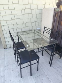 Great luxury Glass table + 4 Black chairs