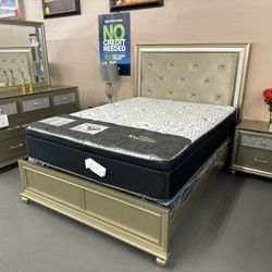 Queen Bedroom Set 949$