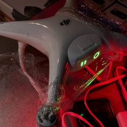 BEST OFFER TAKES IT - DJI Phantom 4 Drone (PARTS)