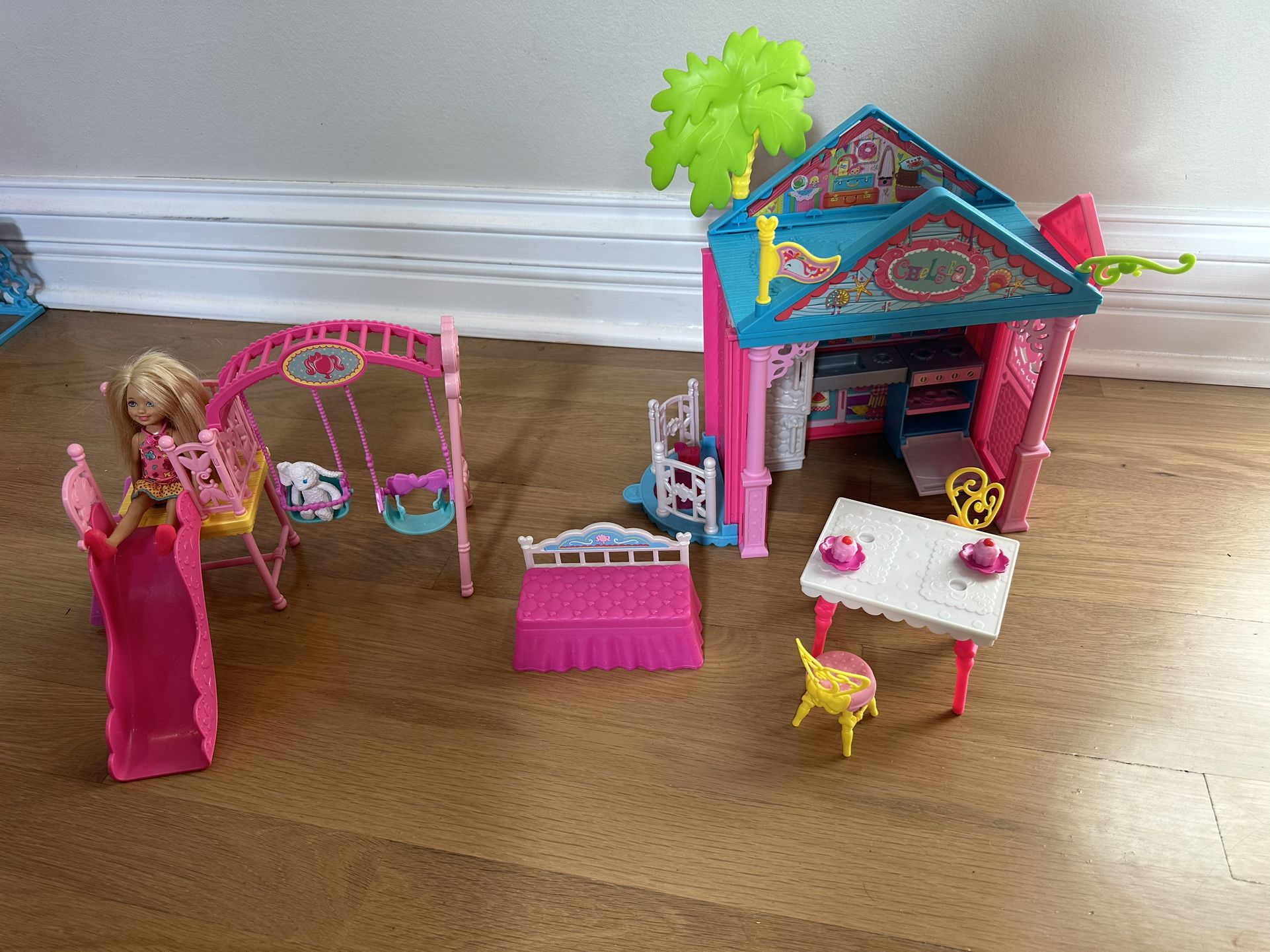 Chelsea Clubhouse Playset and Swing set