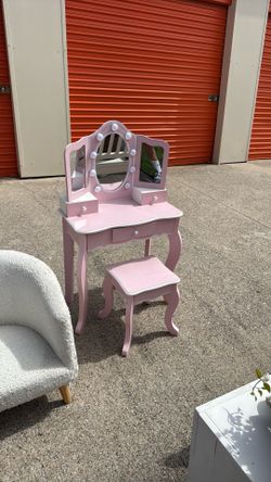 Kids Pink Vanity