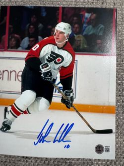 JOHN LECLAIR Philadelphia Flyers Signed Autograph 8x10 Photo- Beckett Coa