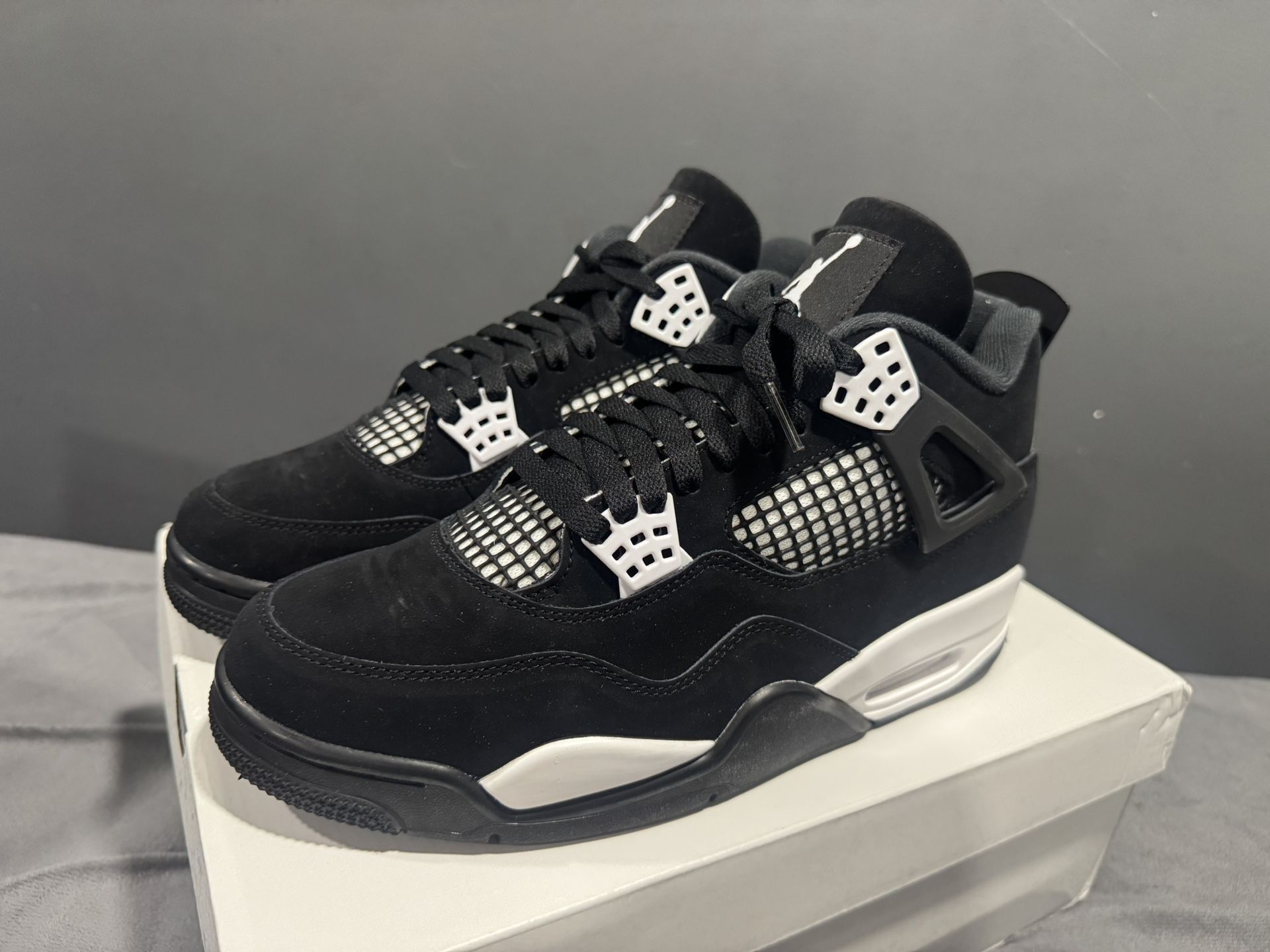 Air Jordan 4 White Thunder