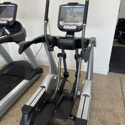 TRUE cs900 COMMERCIAL ELLIPTICAL 