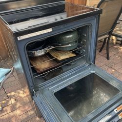 2 Years Old Whirlpool Glass Top Electric Oven 