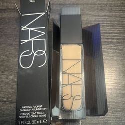 BRAND NEW in Box NARS Natural Radiant Longwear Foundation