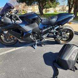 2006 ZX14R Kawasaki Runs Great 4,500 If Interested Call (contact info removed) Thanks
