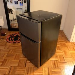 HiSense Mini Fridge