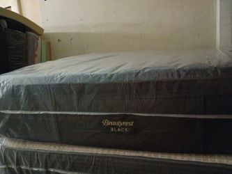 🔥🔥🔥 $1,200 cali King beautyrest available $1,200 🔥🔥🔥