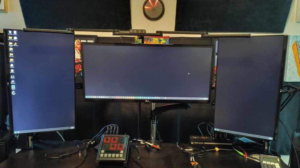 LG Ultrawide Triple Monitor Setup with Deskmounts 29" & 24"
