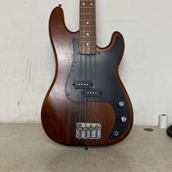 Squier Four String Base (P Bass ) 
