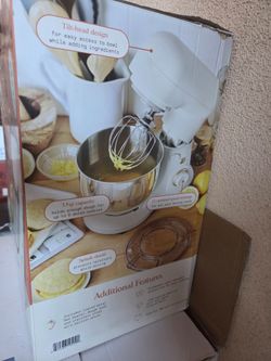 Beautiful Kitchenware 3.5qt Stand Mixer – Like New!