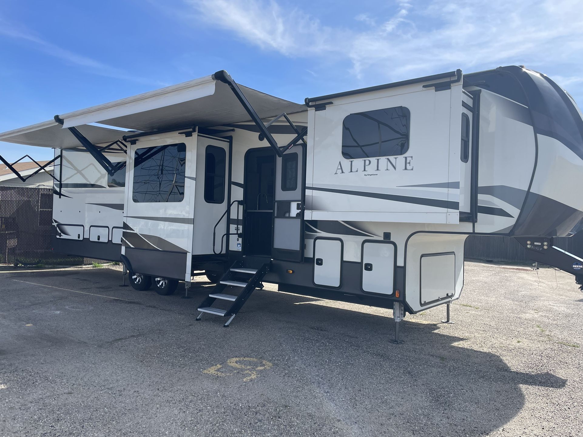 2021 Alpine by Keystone 37 FL (front living room)