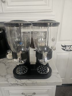 Double cereal dispenser