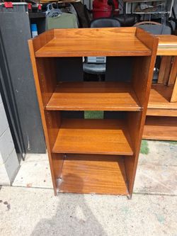 Audio stand / bookshelf in solid wood and for adjustable shelves