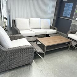 Brand New Thomasville Barston 4-piece Outdoor Patio Seating with Kick-out Foot Rests - Delivery Available 