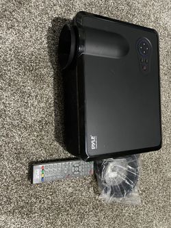 Pyle Projector With Remote